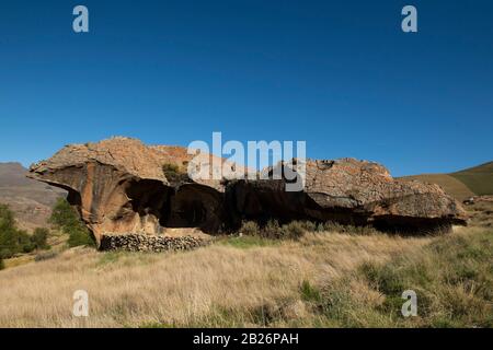 Refugio De Rocas, Parque Nacional Sehlabathebe, Lesotho Foto de stock