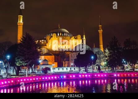 Museo Hagia Sofía por la noche, Estambul, Turquía Foto de stock