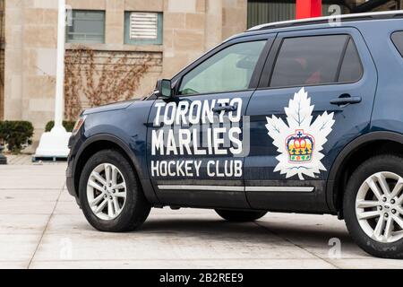 Toronto Marlies Hockey Club, miembro del logotipo de AHL en el lateral del vehículo en su estadio de origen, el coliseo de Coca Cola. Foto de stock