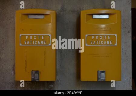 Briefkasten, Poste Vaticane, Vatikanstadt Foto de stock