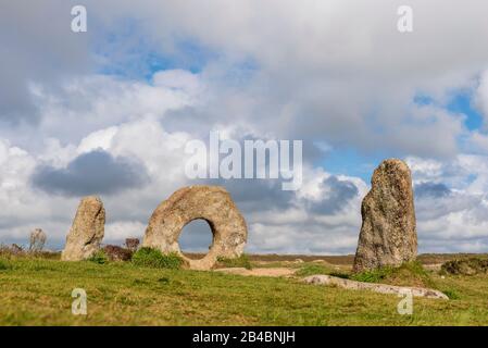Reino Unido, Inglaterra, Cornualles, hombres Un tol, Neolítico tardío o principios de la Edad de Bronce piedras en pie Foto de stock