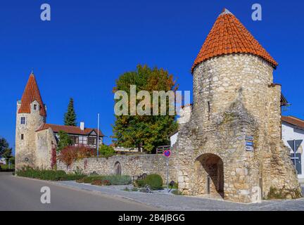 Muralla de la ciudad con torre de la ciudad, Abensberg, Baja Baviera, Baviera, Alemania, Europa Foto de stock
