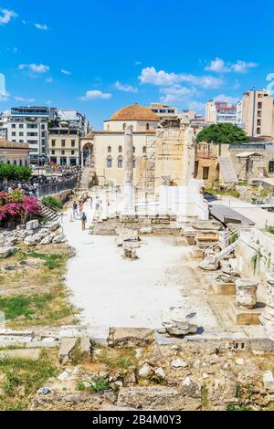 Restos de la Biblioteca Adriana y la antigua mezquita en la plaza Monastiraki, Atenas, Grecia, Europa, Foto de stock