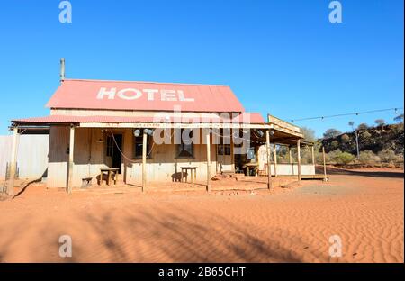 Antiguo pub Bush en una película en la estación de Ooraminna, cerca de Alice Springs, Territorio del Norte, NT, Australia Foto de stock