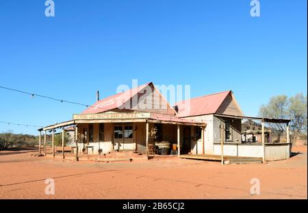Antiguo pub Bush en una película en la estación de Ooraminna, cerca de Alice Springs, Territorio del Norte, NT, Australia Foto de stock