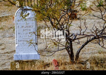 Piedra de cabeza de R.H. Jones En El Cementerio Rose Hill, Black Diamond Mines, Nortonville, East Bay Regional Park, Antioch, California, Estados Unidos Foto de stock