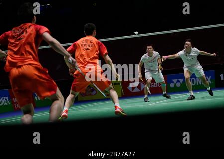 Londres, Reino Unido. 13 de marzo de 2020. Wang Chi-Lin (1r. R) y Lee Yang (2do. R) de Taipei Chino compiten durante el partido cuarterfinal de los hombres con Huang Kaixiang y Liu Cheng en All England Badminton 2020 en Birmingham, Gran Bretaña el 13 de marzo de 2020. Crédito: Tim Ireland/Xinhua/Alamy Live News