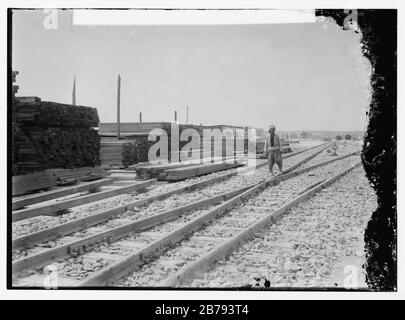 Ferrocarril Alemán De Bagdad, 190 . Construir un puente temporal sobre el Éufrates Foto de stock