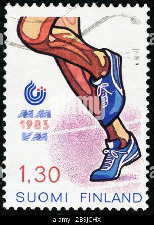 POLTAVA, UCRANIA - 24 de marzo de 2020. Sello vintage impreso en Finlandia alrededor de 1983 show Athletic World Championship Foto de stock