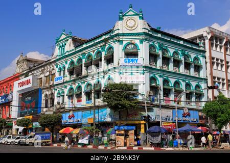 Tiendas en Pansodan Street, Yangon (Rangún), Myanmar (Birmania), Asia Foto de stock