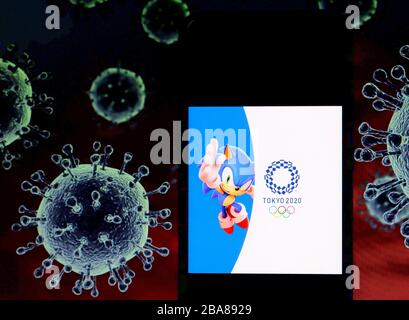 Un logotipo de los Juegos Olímpicos de Tokio con Sonic the Hedgehog visto  en un smartphone con un modelo informático del coronavirus COVID-19 en  segundo plano Fotografía de stock - Alamy