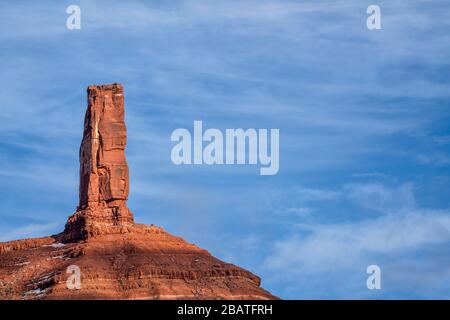 Castleton Tower, icónica formación rocosa en Castle Valley cerca de Moab, Utah. La Torre es mundialmente conocida como tema de fotografía y por su clásico Foto de stock