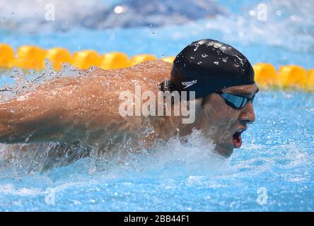 Michael Phelps, de EE.UU., en acción durante la segunda semifinal de mariposas de 200 m para hombres en el Aquatics Center del Olympic Park, Londres, Foto de stock