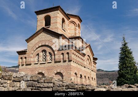 Antigua iglesia histórica de San Dimitar de Solun en el barrio de Assens Veliko Tarnovo Bulgaria Foto de stock