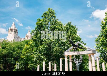 Budapest, Hungría - 29 de junio de 2019 : Monumento a las víctimas de la ocupación alemana en la Plaza de la Libertad Foto de stock