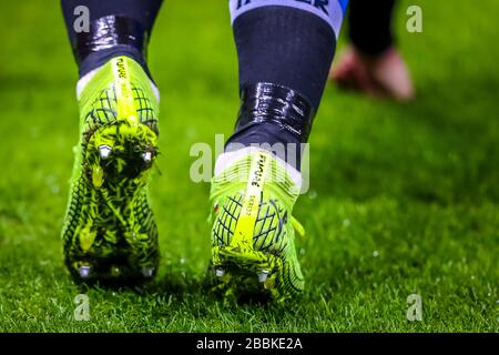 Zapatos durante la temporada de fútbol 2019/20 imágenes simbólicas - Photo credit Fabrizio Carabelli /LM Fotografía de stock -