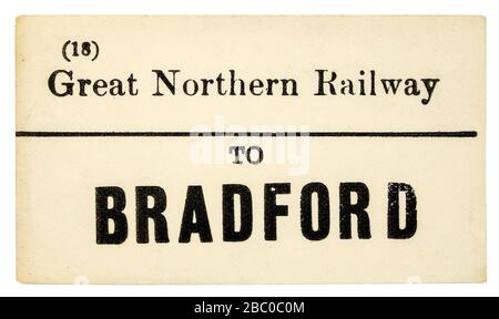 Vintage británico GNR (Gran Ferrocarril del Norte) equipaje ferroviario etiqueta / etiqueta a Bradford Foto de stock