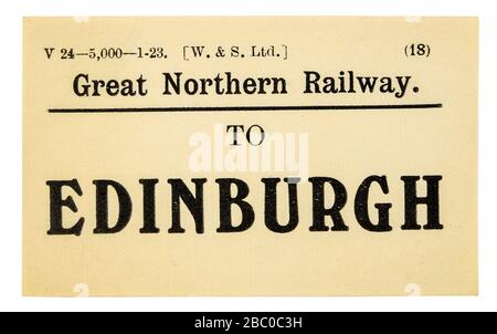 Vintage británico GNR (Gran Ferrocarril del Norte) equipaje ferroviario etiqueta / etiqueta a Edimburgo Foto de stock