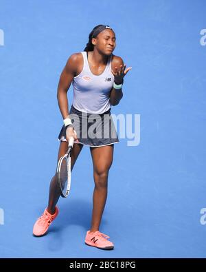 El tenista estadounidense Cori (Coco) Gauff (EE.UU.) reacciona emotivo en el torneo de tenis del Abierto de Australia 2020, Melbourne Park, Melbourne, Victoria, Au Foto de stock