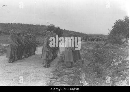 Un Destacamento De La Policia Supernumerarios Judios Bajo El Mando De Moshe Dayan Alineando Al Establecimiento Sitio Del Kibbutz Hanita En La Wester Fotografia De Stock Alamy