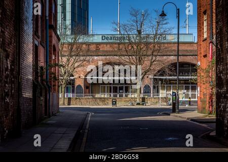 Calles vacías durante el brote de Coronavirus, Deansgate Locks, Manchester City Center, Reino Unido, abril de 2020. Foto de stock