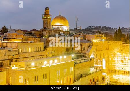 El Monte del Templo - Muro Occidental y la mezquita de la Cúpula de la Roca en la ciudad vieja de Jerusalén, Israel