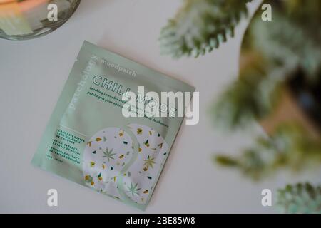 Geles de ojos en modo Chill que contienen aceite de semillas Sativa de cannabis