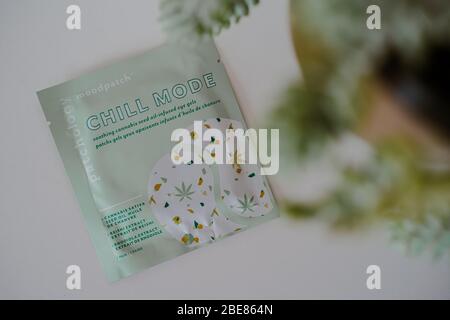 Geles de ojos en modo Chill que contienen aceite de semillas Sativa de cannabis