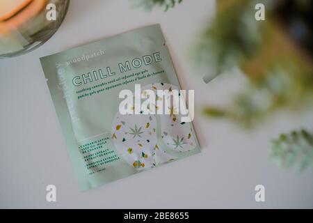 Geles de ojos en modo Chill que contienen aceite de semillas Sativa de cannabis