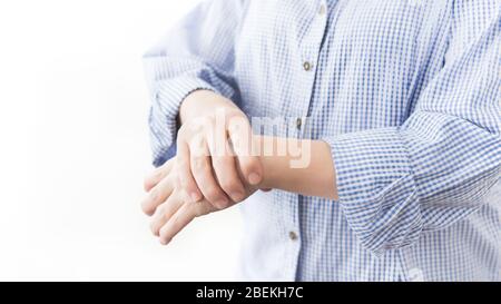 La Artrosis de manos y dedos de una mujer Fotografía de stock - Alamy