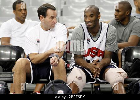 El entrenador de los Estados Unidos Mike Krzyzewski (l) y Kobe Bryant durante la sesión de entrenamiento.Julio 23,2012(ALTERPHOTOS/Acero) /NortePhoto.com*) **CREDITO*OBLIGATORIO** *no* Foto de stock