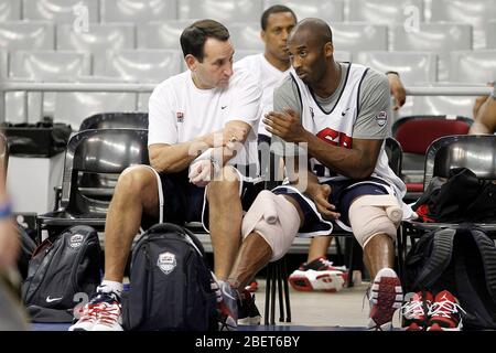 El entrenador de los Estados Unidos Mike Krzyzewski (l) y Kobe Bryant durante la sesión de entrenamiento.Julio 23,2012(ALTERPHOTOS/Acero) /NortePhoto.com*) **CREDITO*OBLIGATORIO** *no* Foto de stock