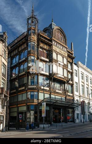 El Museo de instrumentos Musicales en el edificio art nouveau de la vieja Inglaterra en Brussles, Bélgica Foto de stock