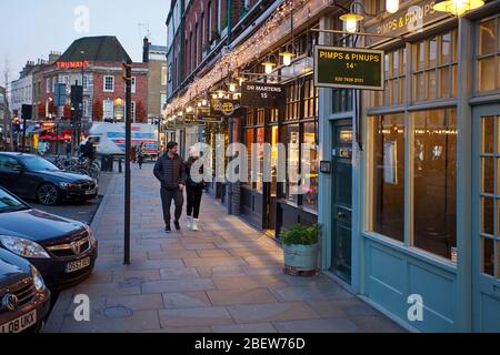 Pimps & Pinos, Lamb Street, Londres Foto de stock