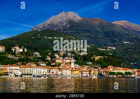 La ciudad de Menaggio a orillas del lago como (Lago di como), Italia Foto de stock