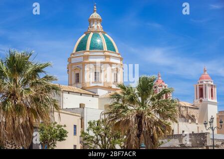 Iglesia de San Francisco de Asís en la ciudad de Trapani en la costa oeste de Sicilia en Italia Foto de stock