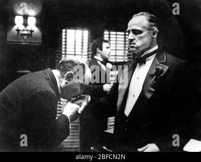 EL PADRINO 1972 Paramount Pictures película con Marlon Brando a la derecha y Salvatore Cassto. Foto de stock