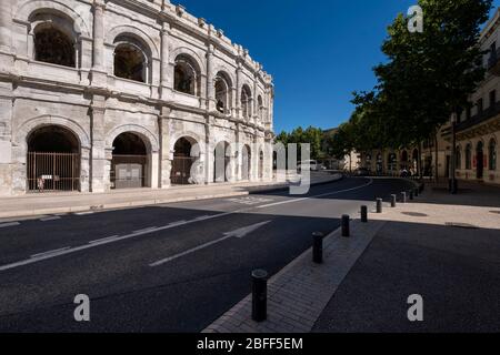 Estadio del anfiteatro romano de Nîmes en Nimes, Francia, Europa Foto de stock