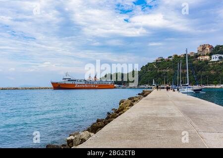 Andreas Kalvos ferry de la compañía Zante Ferries en el puerto de Poros en Kefalonia, Grecia Foto de stock
