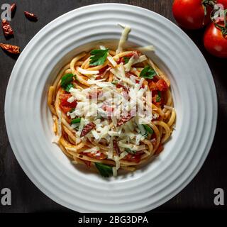 Bucatini vegetariano pomodoro.