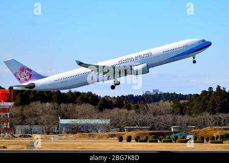 China Airlines, Taiwán, Airbus, A330-300, B-18352, Take Off, Aeropuerto de Narita, Chiba, Japón