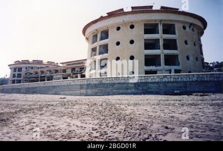El antiguo Hotel Mare Nostrum en Fuengirola, provincia de Málaga, España. Foto escaneada de alrededor del año 2000. Foto de stock