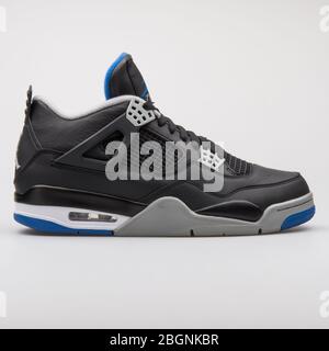 Nike Air Jordan Retro 5 V (Azul y blanco Fotografía de stock - Alamy