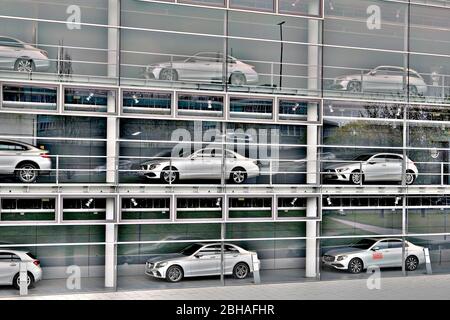Alemania, Baviera, Munich, Mercedes-Benz, sucursal, exterior, vehículos emitidos en tres plantas, (M)