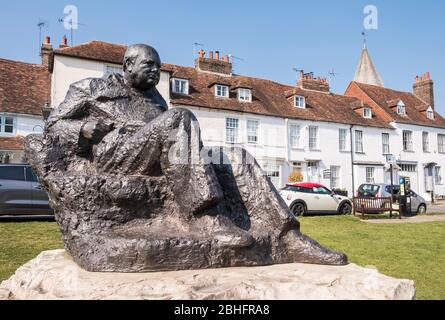 Estatua de Winston Churchill por el escultor Oscar Nemon, Westerham, Kent, Inglaterra, GB, Reino Unido Foto de stock