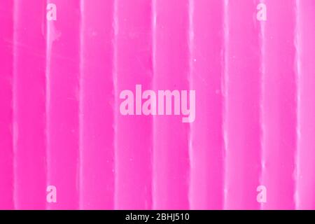 Papel ondulado de color rosa con textura de fondo para decoración Foto de stock
