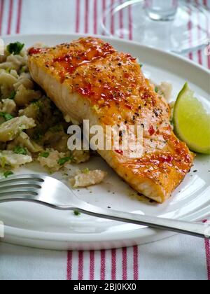 salmón a la parrilla con arroz