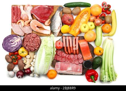 Varios productos alimenticios aislados sobre blanco Foto de stock