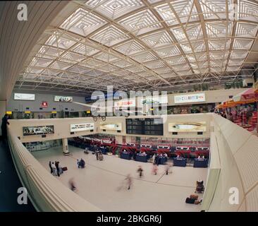 1991, entonces nuevo edificio de terminales, aeropuerto de Birmingham, West Midlands, Inglaterra