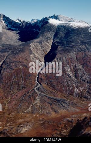 Caída de color crudo lado de montaña en Groenlandia